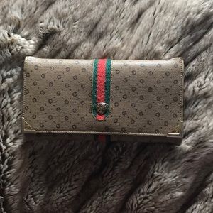 Vintage Gucci luxury leather wallet